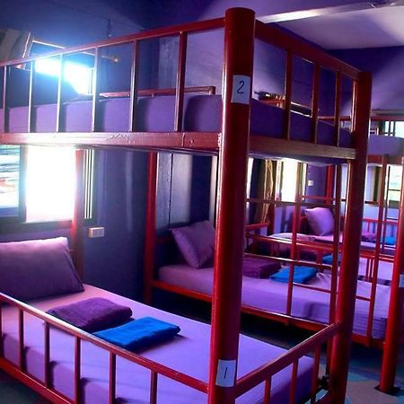 Above & Beyond Hostel บ้านใต้ ภายนอก รูปภาพ