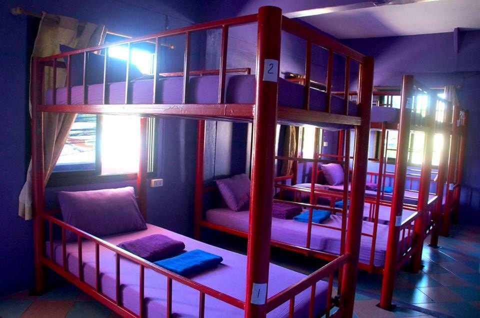 Above & Beyond Hostel บ้านใต้ ภายนอก รูปภาพ