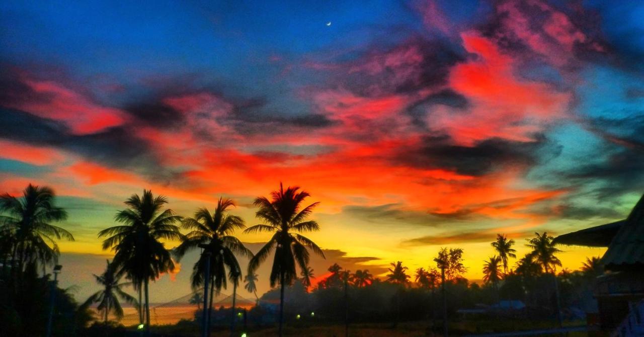 Above & Beyond Hostel บ้านใต้ ภายนอก รูปภาพ