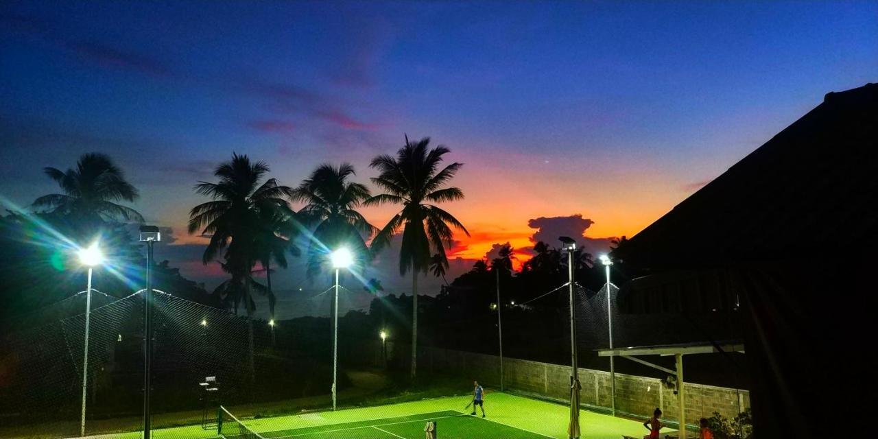 Above & Beyond Hostel บ้านใต้ ภายนอก รูปภาพ