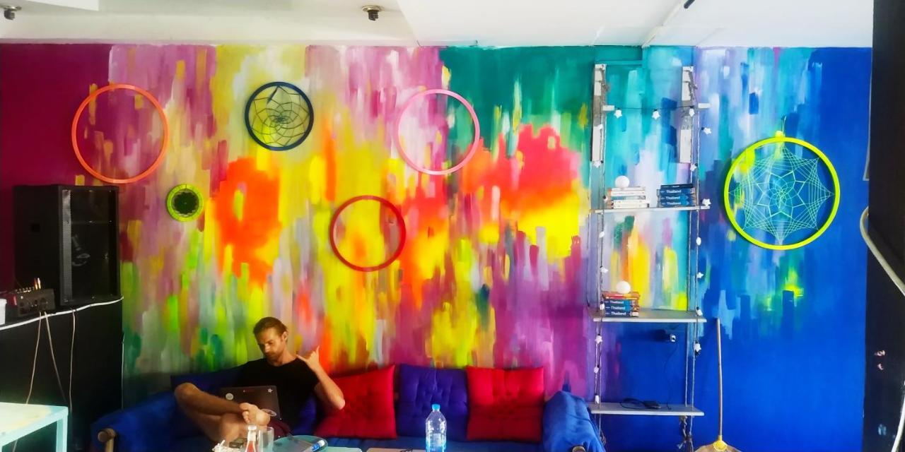 Above & Beyond Hostel บ้านใต้ ภายนอก รูปภาพ